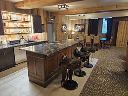 Eaglescape Suites and Event Center