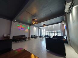 HERO HOSTEL & BILLIARDS