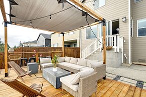 Furnished Patio & Fire Pit: Bremerton Home!