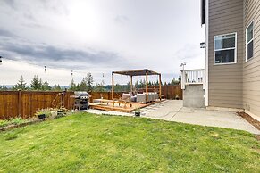 Furnished Patio & Fire Pit: Bremerton Home!