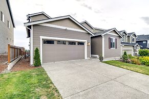 Furnished Patio & Fire Pit: Bremerton Home!