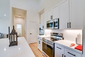 Pet-friendly Houston Home ~ 3 Mi to Downtown!