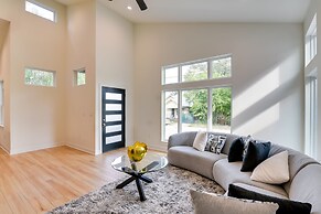 Pet-friendly Houston Home ~ 3 Mi to Downtown!