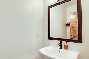 Brian Head Retreat w/ Deck, Shuttle to Ski Slopes!