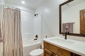 Brian Head Retreat w/ Deck, Shuttle to Ski Slopes!