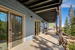 Brian Head Retreat w/ Deck, Shuttle to Ski Slopes!