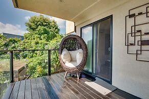 Malibu Retreat w/ Balcony & Mountain Views