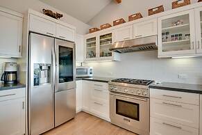 Malibu Retreat w/ Balcony & Mountain Views