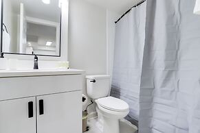 Modern & Charming Apt With Rooftop