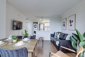 Modern & Charming Apt With Rooftop