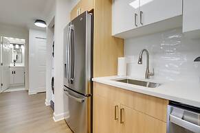 Modern & Charming Apt With Rooftop