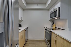 Modern & Charming Apt With Rooftop