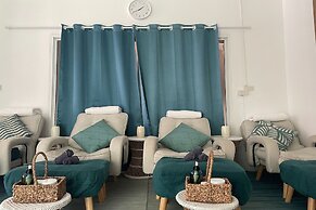 Aromdee @ Naithon Beach