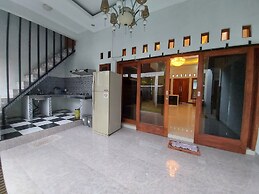 Tentrem Homestay by FH Stay