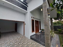 Tentrem Homestay by FH Stay