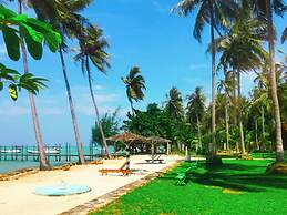 Ary's Lagoon by Cocotel