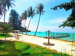 Ary's Lagoon by Cocotel