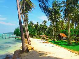 Ary's Lagoon by Cocotel