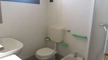 Flat With a Lovely Poolside Garden With bbq