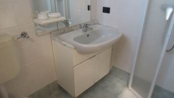 Flat With a Lovely Poolside Garden With bbq