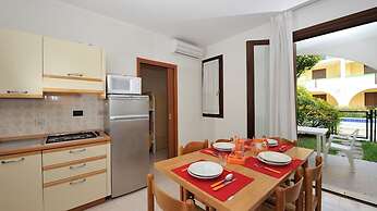 Flat With a Lovely Poolside Garden With bbq