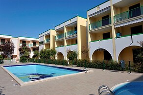 Flat With a Lovely Poolside Garden With bbq