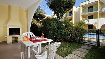 Flat With a Lovely Poolside Garden With bbq