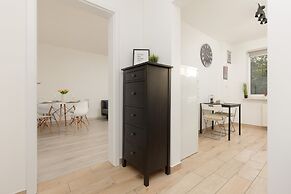 Kopcińskiego Apartment Warsaw by Renters