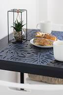 Kopcińskiego Apartment Warsaw by Renters