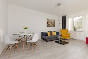 Kopcińskiego Apartment Warsaw by Renters