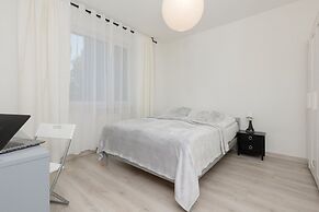 Kopcińskiego Apartment Warsaw by Renters