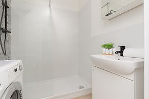 Kopcińskiego Apartment Warsaw by Renters