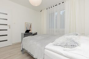 Kopcińskiego Apartment Warsaw by Renters