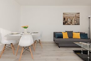 Kopcińskiego Apartment Warsaw by Renters