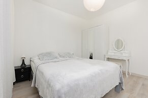 Kopcińskiego Apartment Warsaw by Renters