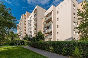 Kopcińskiego Apartment Warsaw by Renters