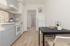 Kopcińskiego Apartment Warsaw by Renters