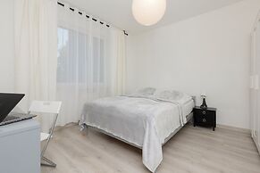 Kopcińskiego Apartment Warsaw by Renters
