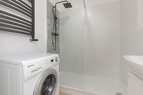 Kopcińskiego Apartment Warsaw by Renters