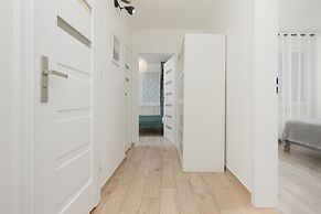 Kopcińskiego Apartment Warsaw by Renters