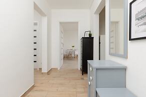 Kopcińskiego Apartment Warsaw by Renters
