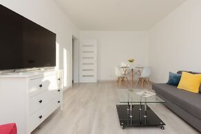 Kopcińskiego Apartment Warsaw by Renters