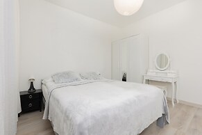 Kopcińskiego Apartment Warsaw by Renters