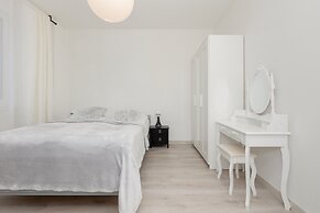 Kopcińskiego Apartment Warsaw by Renters
