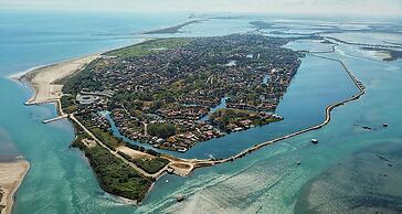 Wonderful Villa With Swimming Pool on Albarella