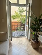 Luxury Leo Apartment Spa & Garden