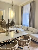 Luxury Leo Apartment Spa & Garden