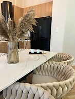 Luxury Leo Apartment Spa & Garden