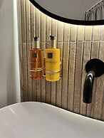 Luxury Leo Apartment Spa & Garden