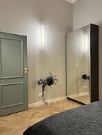 Luxury Leo Apartment Spa & Garden